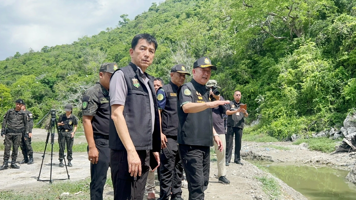 \"ศึกสามร้อยยอด\" ฉก.ทส. บุกสอบขบวนการขุดร่องน้ำ ปล่อยลงทะเล หวังฮุบสมบัติชาติ ออกเอกสิทธิ์