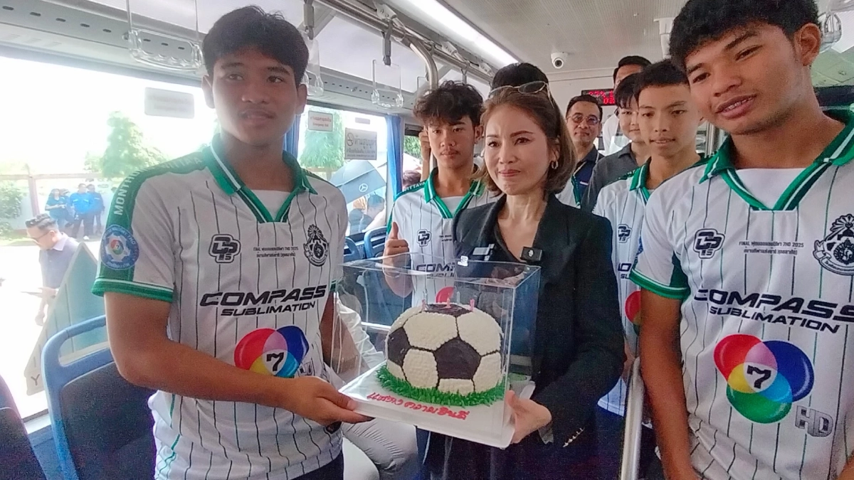 \"น้องป้อม\" นักเตะหมอนทองวิทยา สุดปลื้ม! ได้รับเค้กวันเกิดครั้งแรกในชีวิต