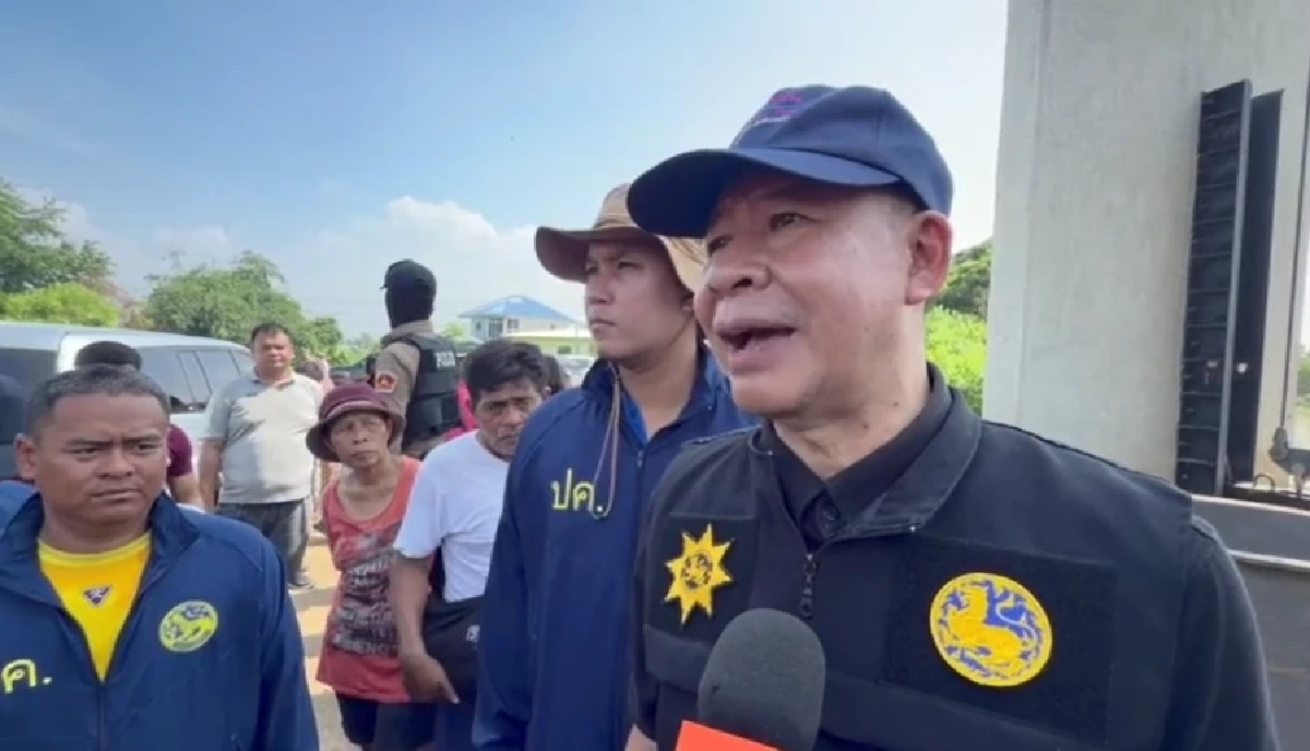 กรมชลประทาน ยอมเปิดประตูระบายน้ำ คลองบางกุ้ง 1 เมตร หลังชาวบ้าน ฮือปิดถนน