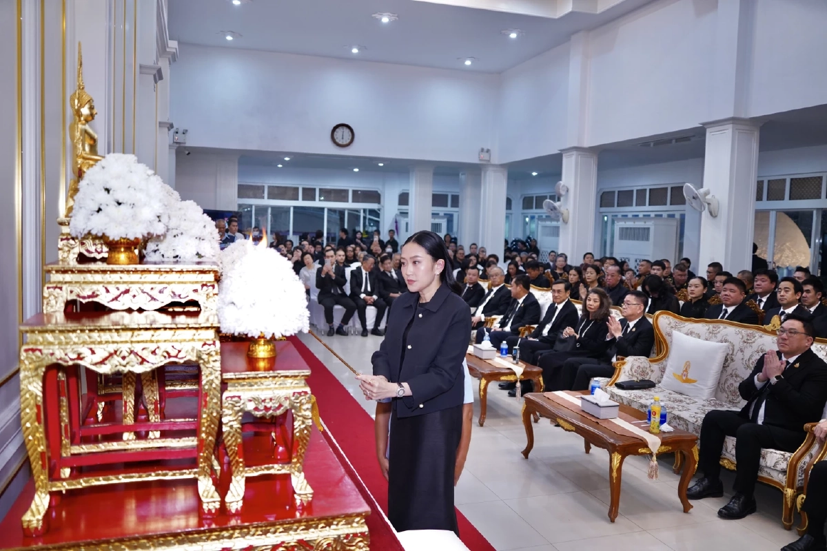 พรรคเพื่อไทย เป็นเจ้าภาพสวดพระอภิธรรมศพ พล.ต.ท. วิโรจน์ เปาอินทร์ อดีตหัวหน้าพรรคเพื่อไทย