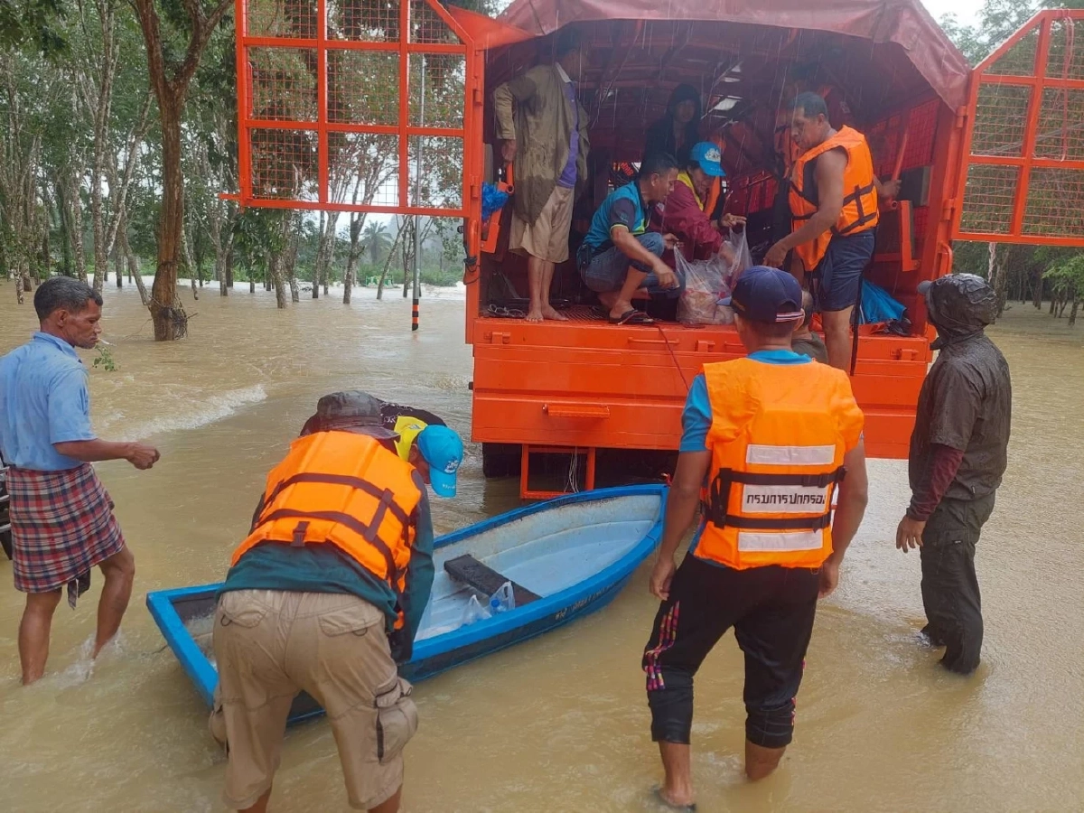 ปภ.อัปเดตน้ำท่วม 10 จังหวัดภาคใต้ กระทบแล้ว 6.5 แสนครัวเรือน