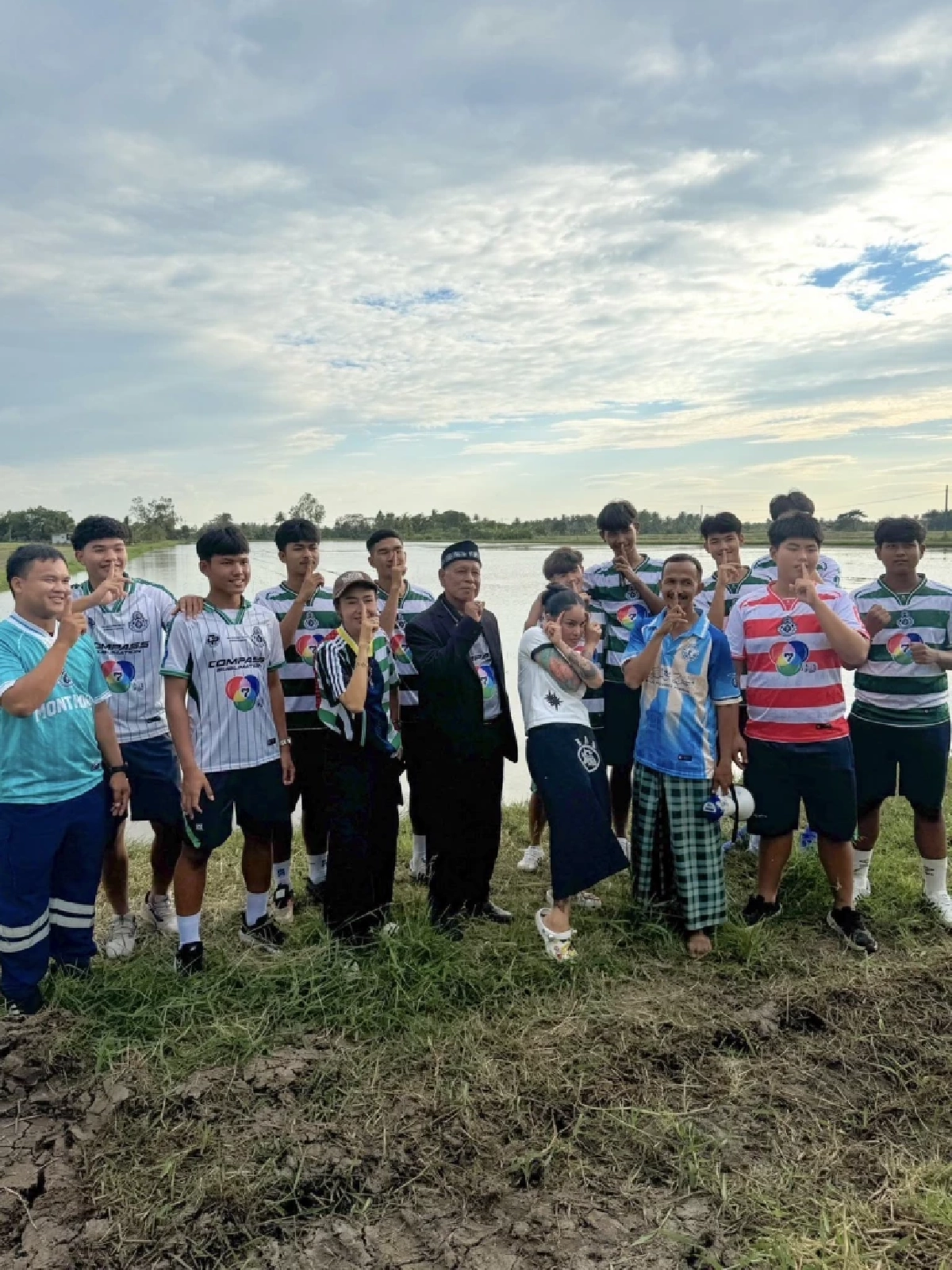 ไม่ได้แค่พูด! "พิมรี่พาย" ลงพื้นที่เองลุยสร้าง "สนามเพื่อนรักหมอนทอง"
