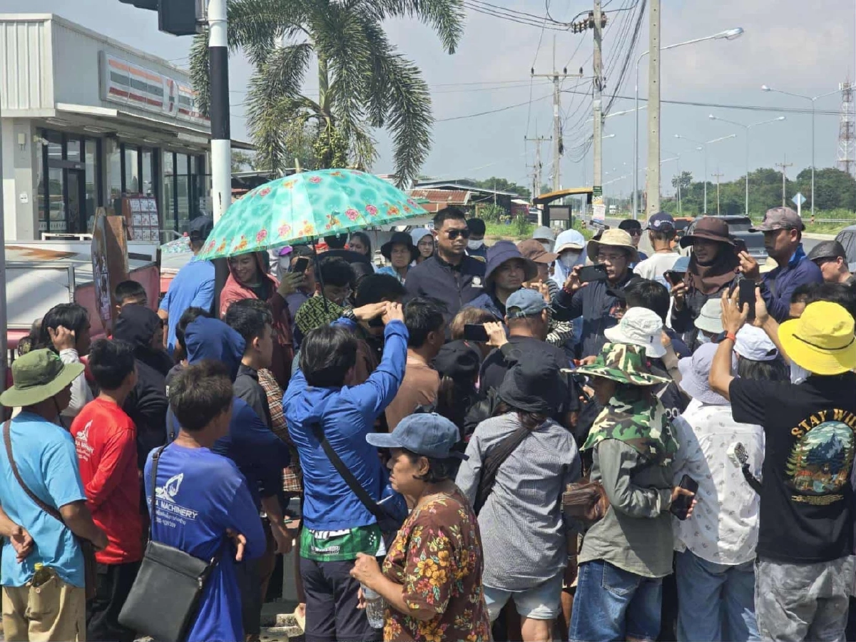 กรมชลประทาน ยอมเปิดประตูระบายน้ำ คลองบางกุ้ง 1 เมตร หลังชาวบ้าน ฮือปิดถนน