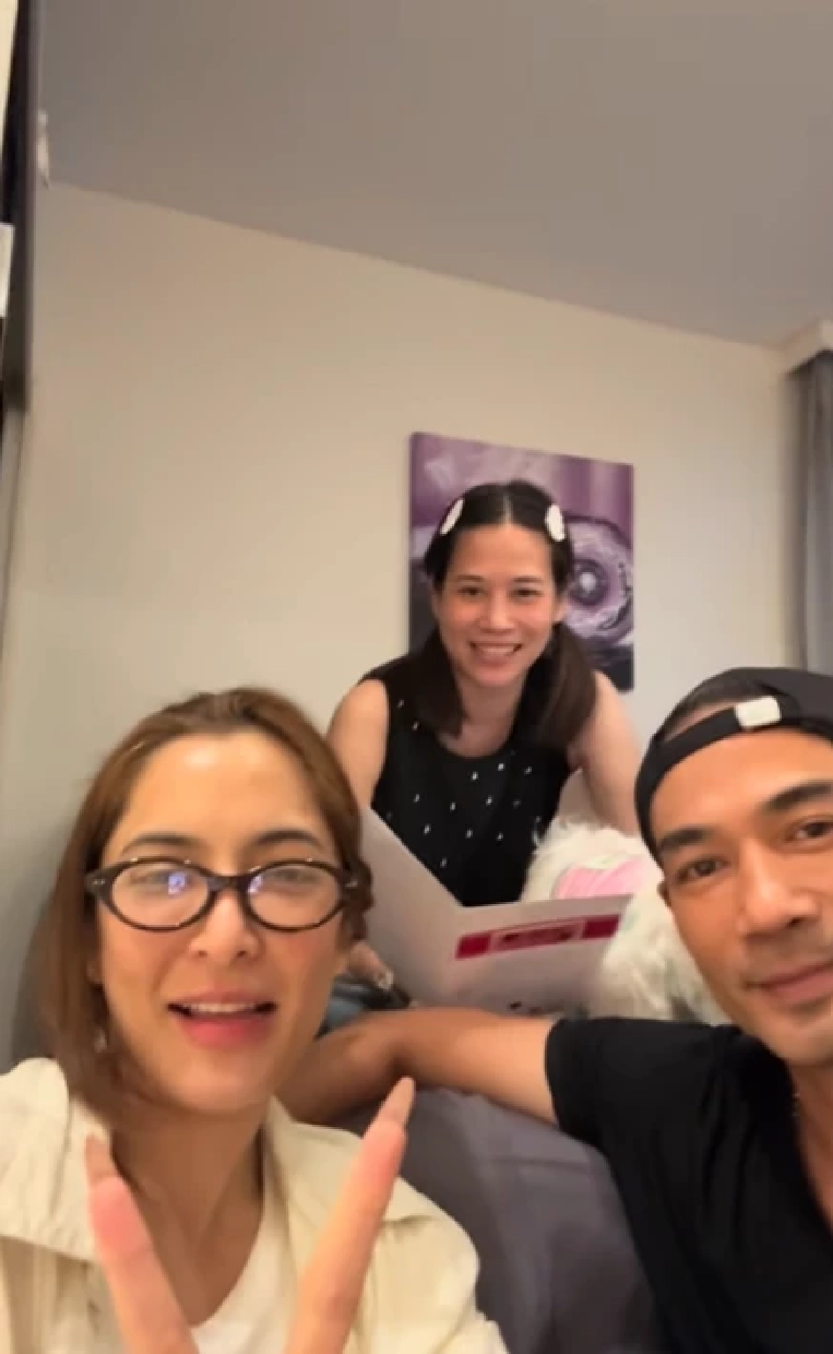 'ตุ้ย ธีรภัทร์ – พิ้งกี้ สาวิกา' โชว์หวานทั้งเซลฟี่ ทั้งซบ รักครั้งใหม่วงการบันเทิง