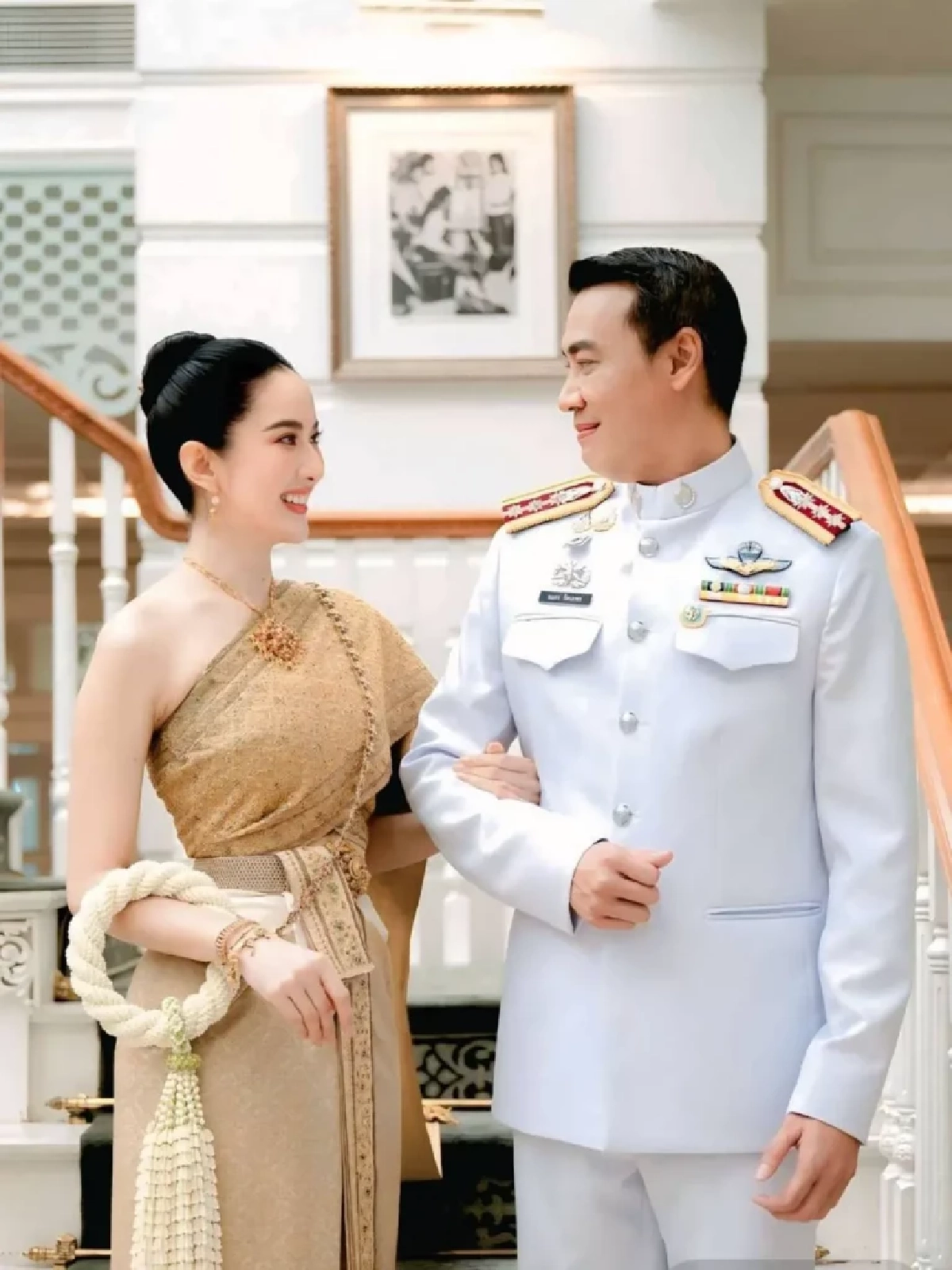 รู้จัก \"หมอเพื่อน กอบกุลยา\" เจ้าสาว \"หมวดอ๋อ\" สวยมาก แถมดีกรีไม่ธรรมดา