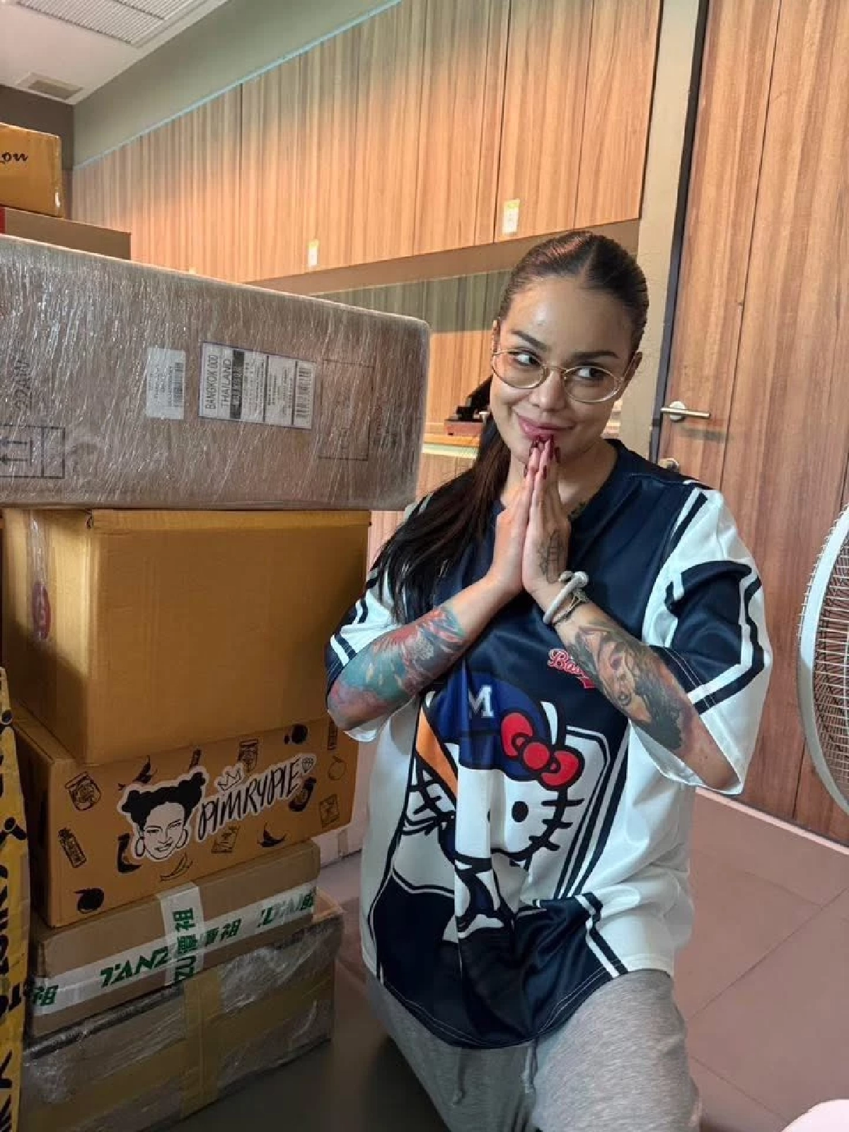 \"พิมรี่พาย\" บริจาค 1 ล้าน ช่วยคนหาดใหญ่ ตั้งโรงครัวศูนย์พักพิง ม.อ.