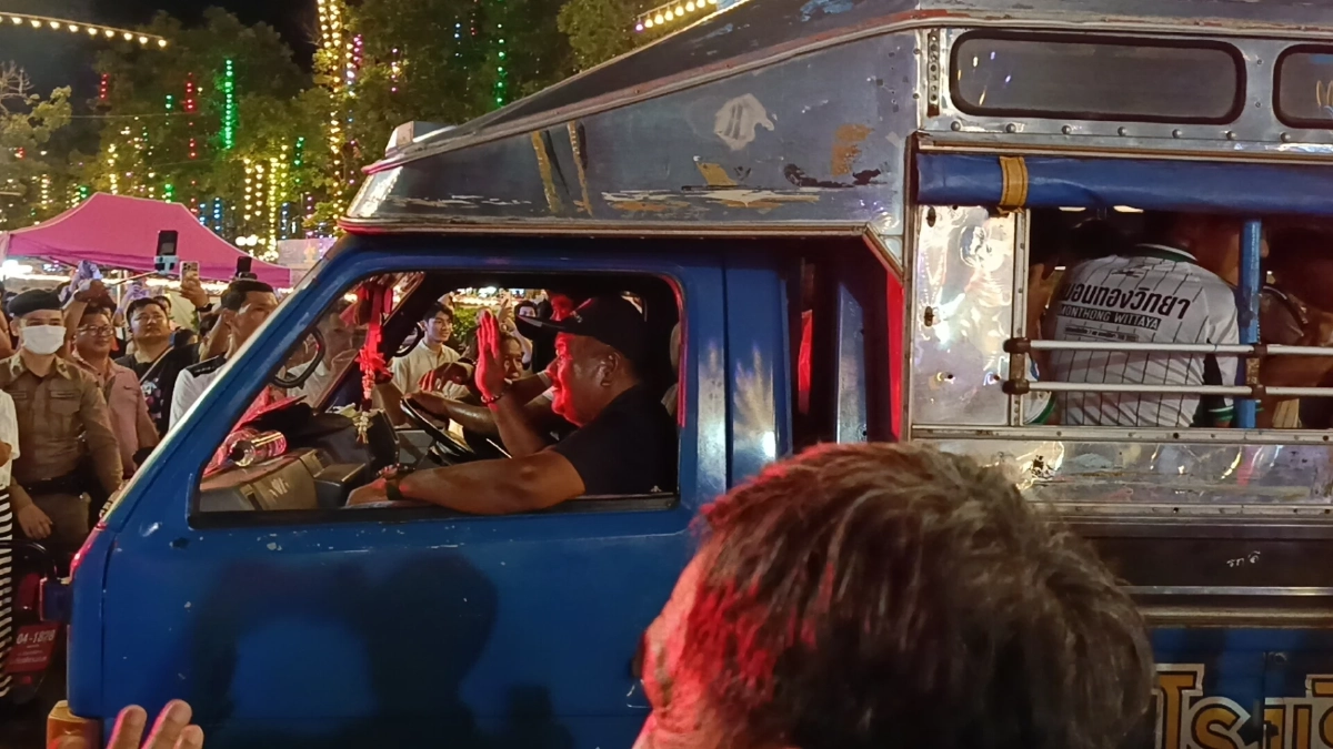 งานวัดหลวงพ่อโสธร แทบแตก! FC หมอนทองวิทยา แห่ประชิดตัวน้องๆนักเตะ