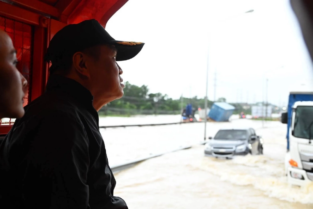 ทำไม? นายกต้องผัดข้าวผัด? ตอนลงพื้นที่ช่วยเหลือผู้ประสบภัย?