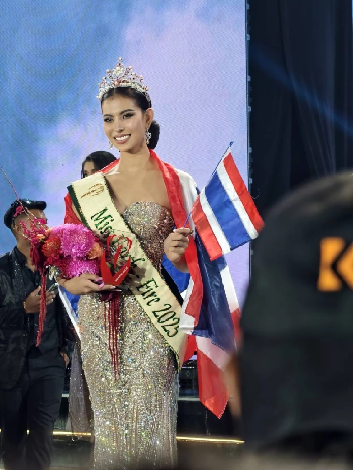 สุดปัง! "น้ำเหนือ วารี" คว้ามงกุฎ Miss Earth Fire 2025 ที่ฟิลิปปินส์