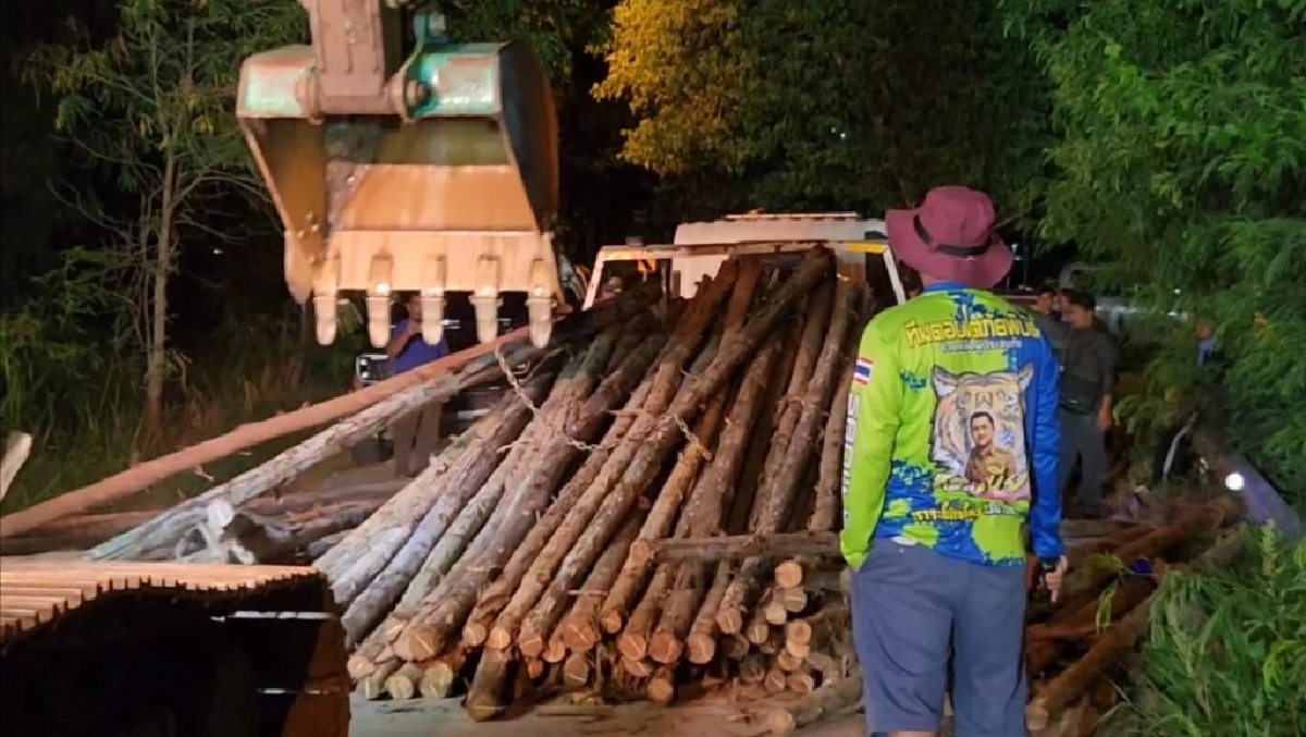 กลางดึกน้ำมหาศาลจากแม่น้ำน้อย ไหลทะลักท่วมทุ่งบางบาล – ผักไห่