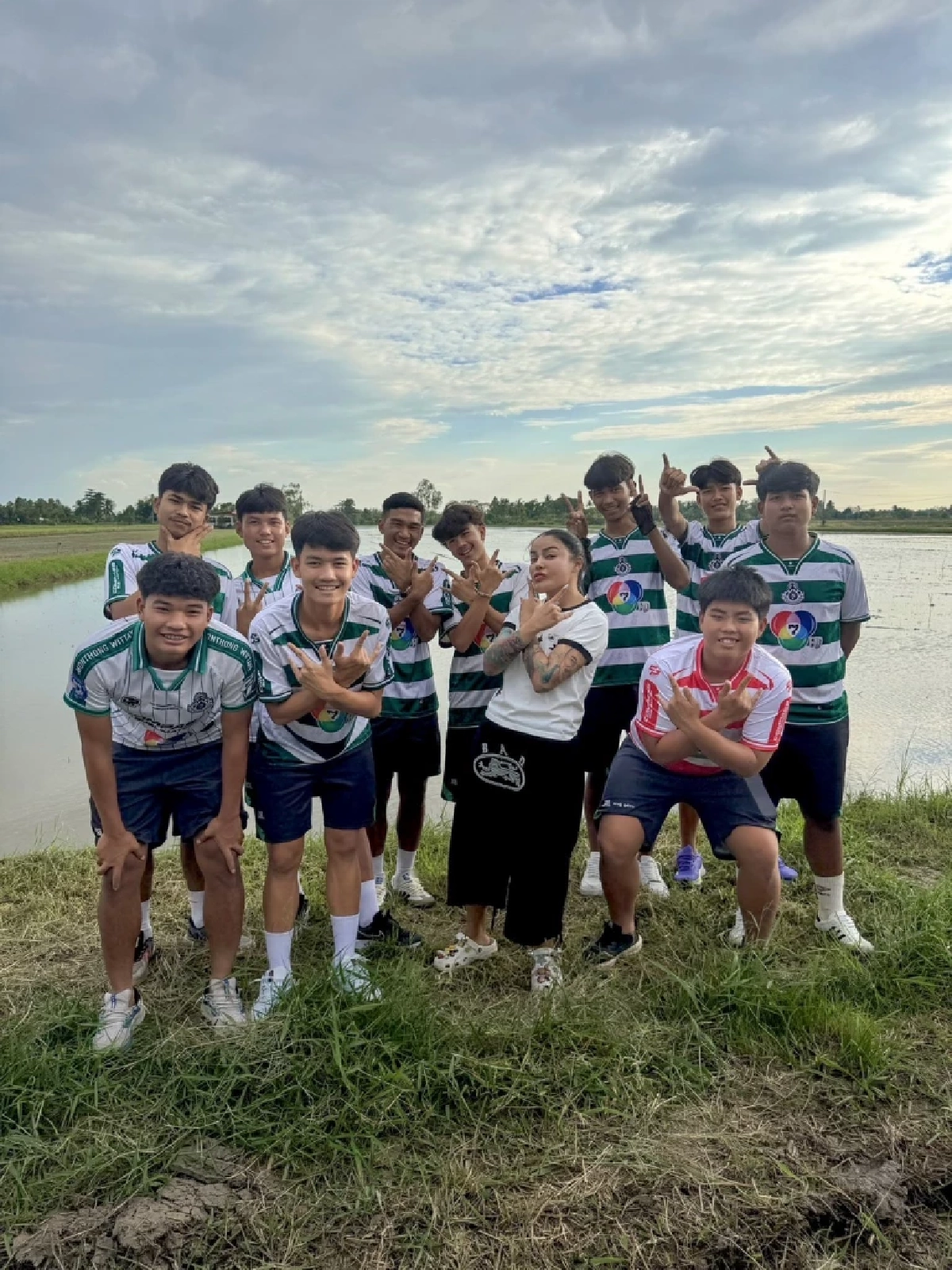 ไม่ได้แค่พูด! "พิมรี่พาย" ลงพื้นที่เองลุยสร้าง "สนามเพื่อนรักหมอนทอง"