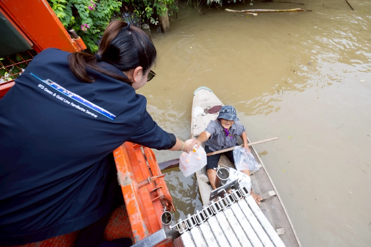 "บีทีเอส-พันธมิตร" มอบถุงยังชีพ 2,000 ชุด บรรเทาผลกระทบน้ำท่วม จ.สิงห์บุรี