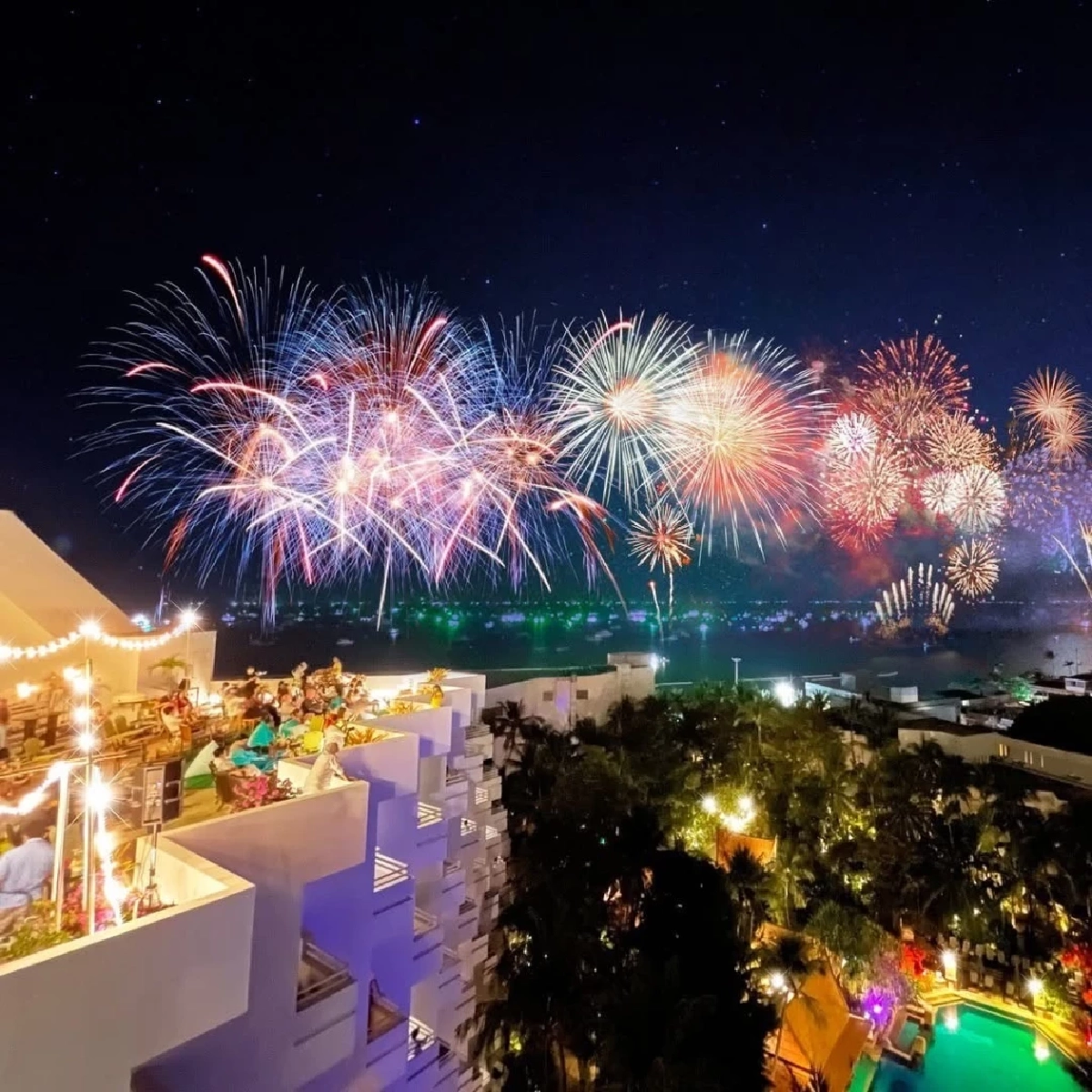 ชี้เป้า 6 จุดชมพลุสุดโรแมนติก Pattaya International Fireworks Festival 2025 “เทศกาลพลุนานาชาติเมืองพัทยา แสงแห่งความจงรักภักดี สถิตในใจนิรันดร์”