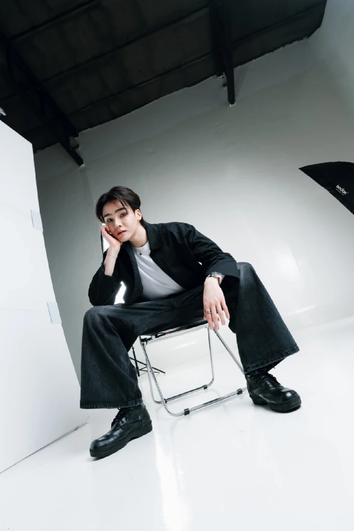 รู้จัก'ธีม ภูเบศ'ลูกรักอีกคนของบ้าน 'Mflow'หล่อทะลุกระแสจนกรี๊ด