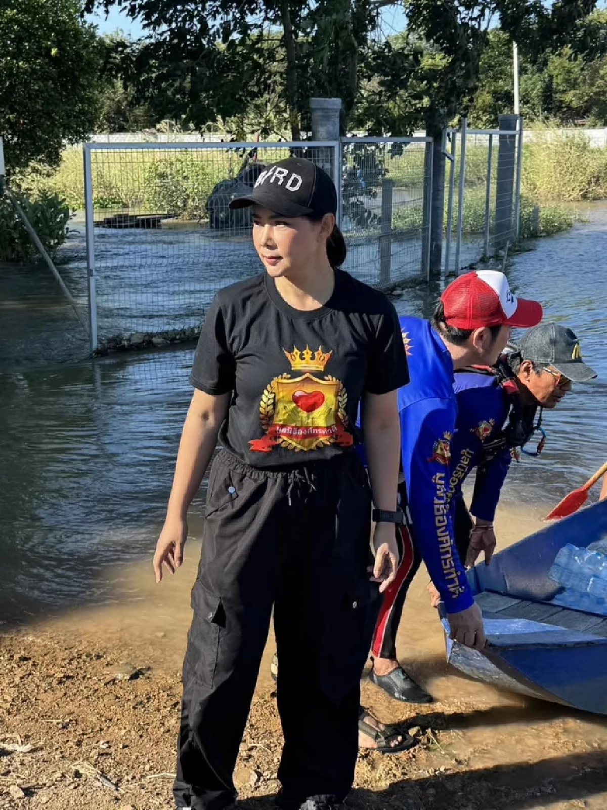 น้ำใจคนบันเทิงหลั่งไหลแห่ช่วย "น้ำท่วมใต้"  ทั้งลงพื้นที่เอง - บริจาคของจำเป็น