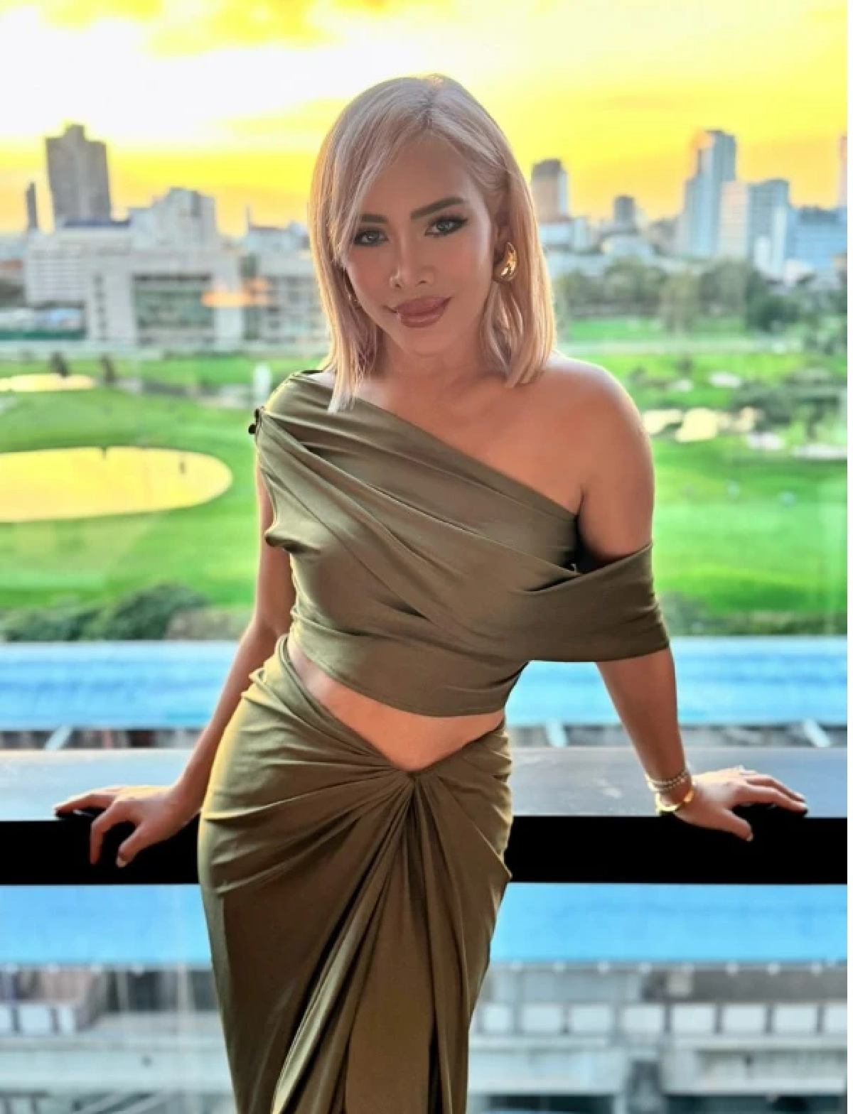 เดือดแล้ว \'ไฮโซข้าวโพด\' เพื่อนสนิท\'นานา\' ฟาดแคปชั่นแรง ตอกปมจุกอก