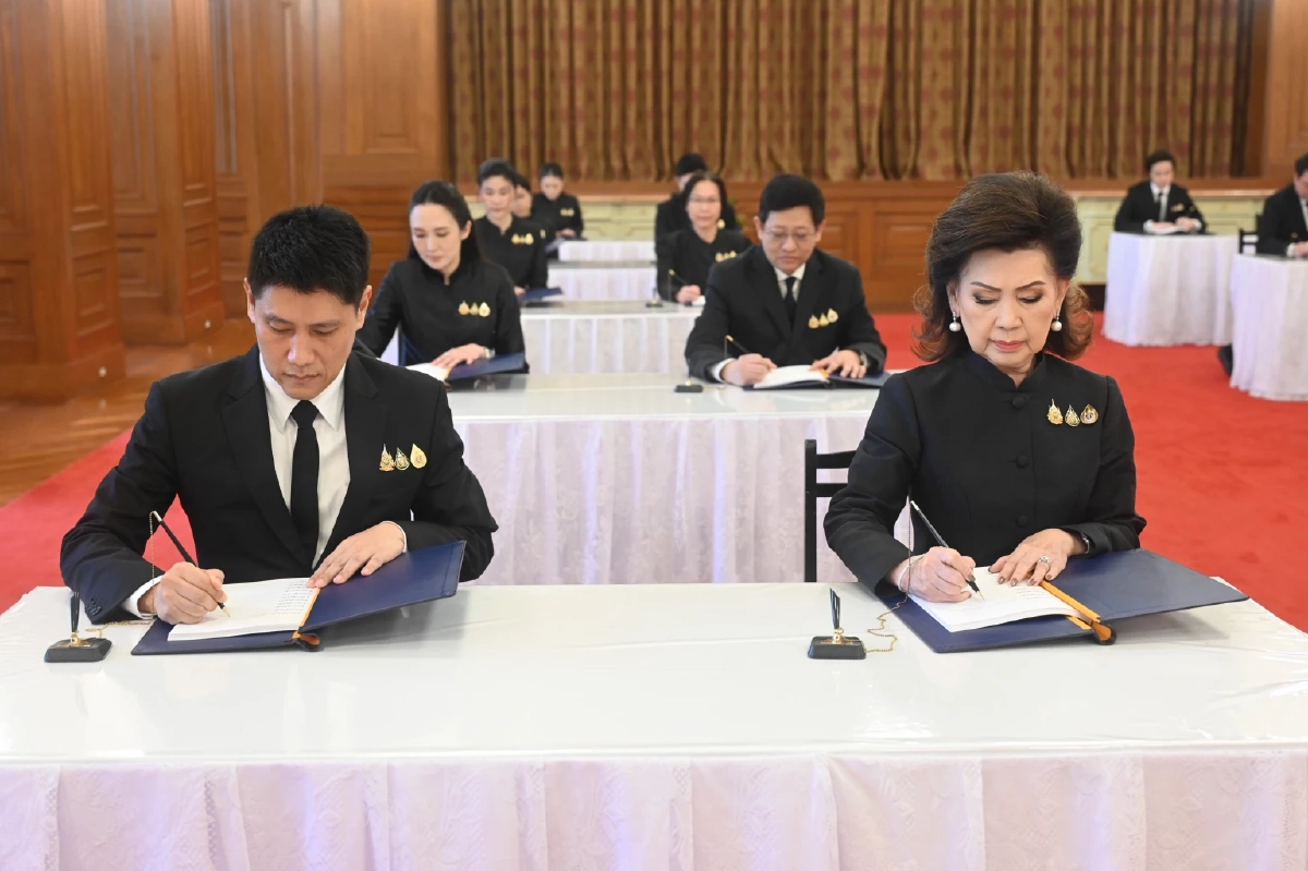 TOA น้อมใจถวายสักการะพระบรมศพแด่ \'สมเด็จพระพันปีหลวง’