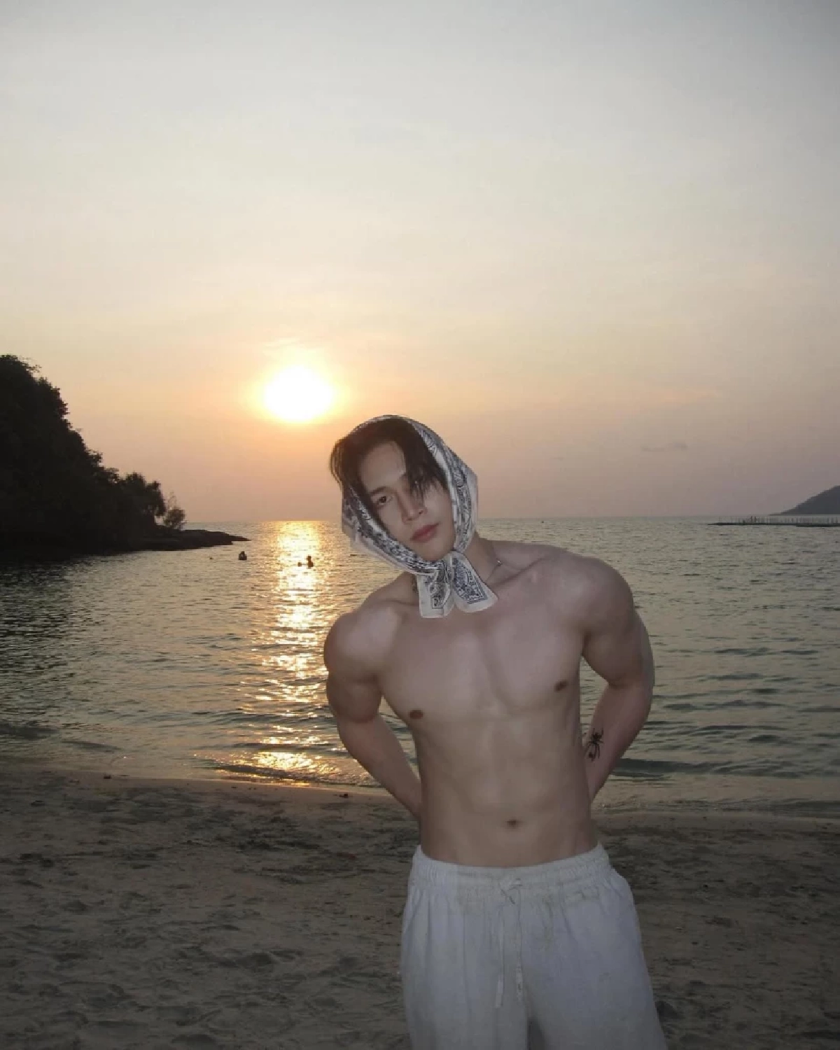 รู้จัก "เจมส์ จิราเศรษฐ์"นักแสดงซีรีส์หนุ่มเหนือ หล่อละลายน่าจับตา