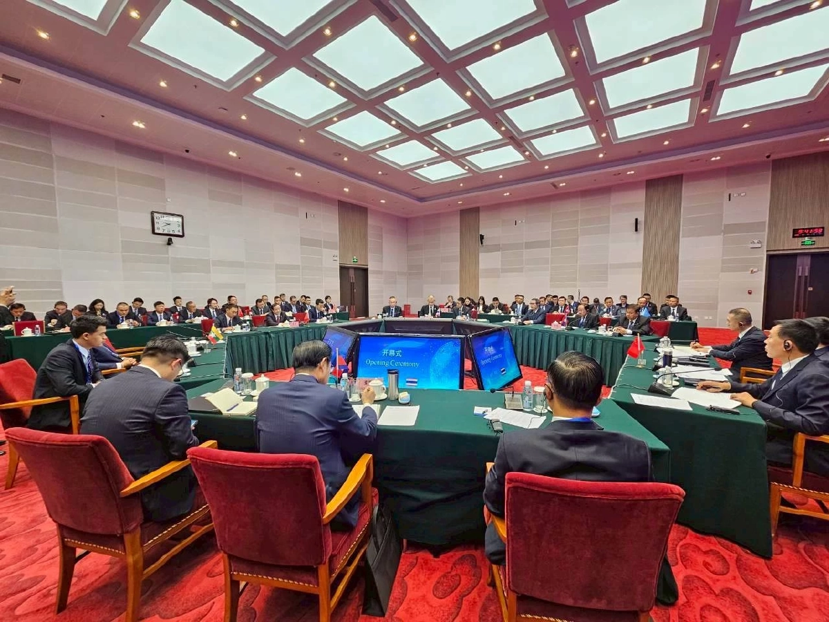 พล.ต.ท.จิรภพ หัวหน้าศูนย์ ACSC ร่วมประชุมขับเคลื่อนปราบสแกมออนไลน์