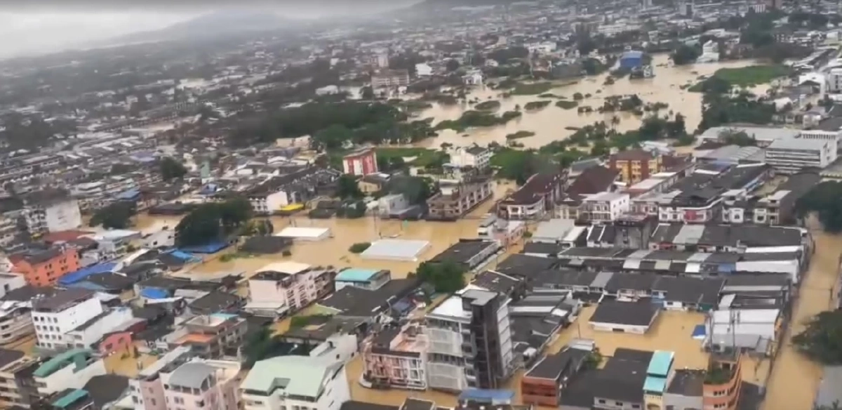 "สุชาติ" สั่ง ฮ.ทส. ขนทารก-ผู้ป่วยวิกฤต รพ.หาดใหญ่ หนีน้ำท่วม