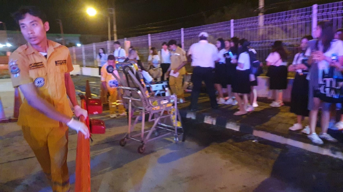 นศ.มอดัง 70 ชีวิตกลับจากดูงาน เกิดเหตุรถบัสชนท้ายกัน ดับ 1 ราย