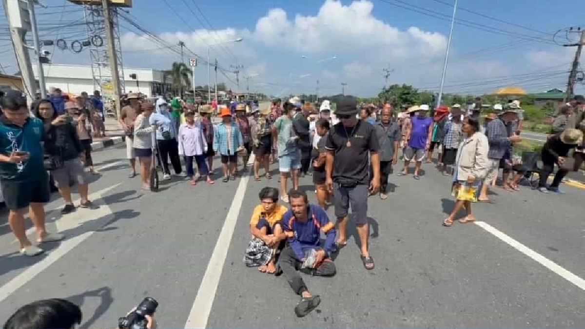 กรมชลประทาน ยอมเปิดประตูระบายน้ำ คลองบางกุ้ง 1 เมตร หลังชาวบ้าน ฮือปิดถนน