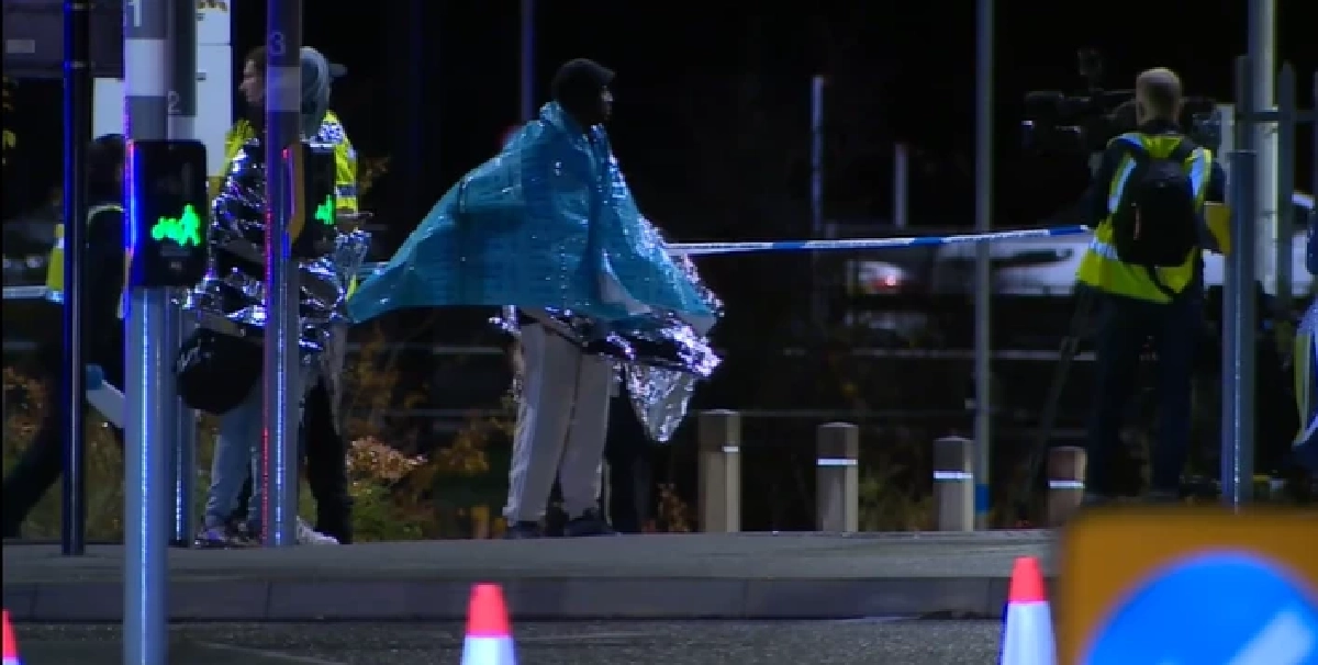 เจ็บอ่วม! \"จ้วง\"ด้วยมีด\" บนรถไฟ ผู้โดยสาร กรีดร้องสุดสะเทือนขวัญ