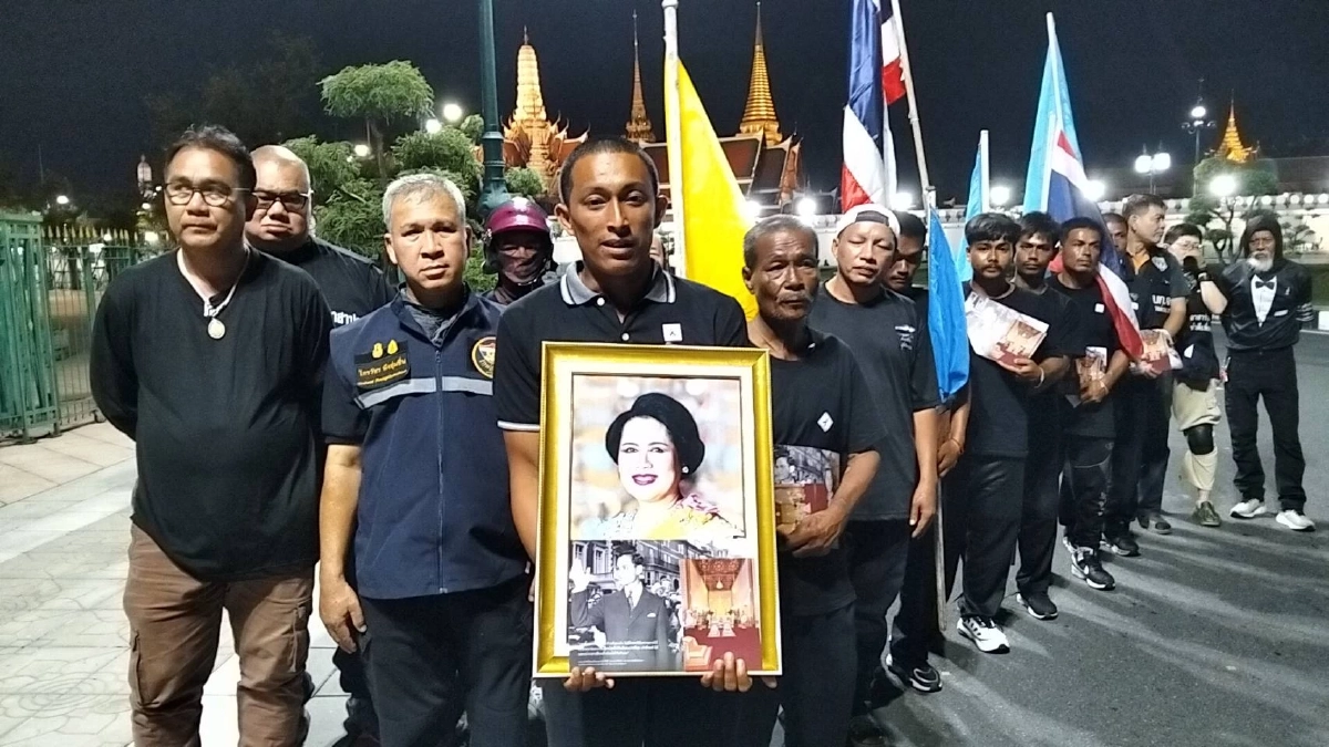 ถึงแล้ว! 7 ชีวิตชาวไชยา เดินเท้า 600 กม. 19 วัน! เพื่อเข้ากราบถวายบังคมพระบรมศพ