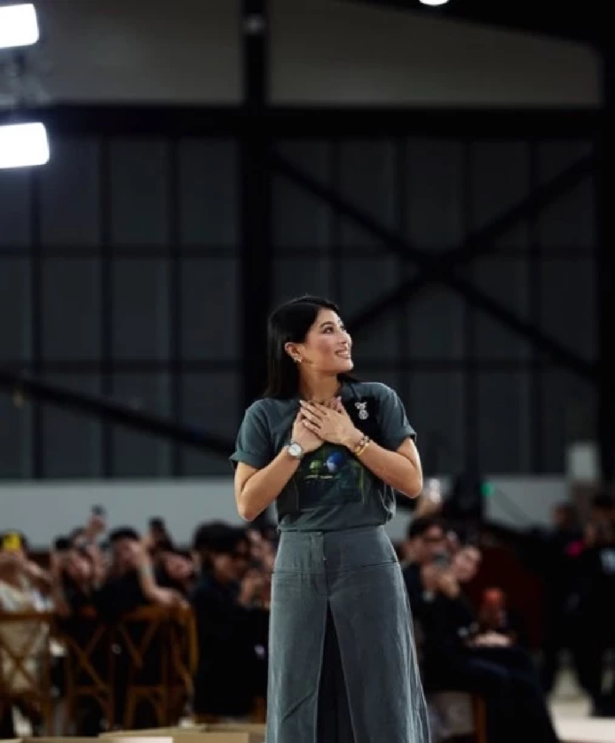 \"ชมพู่ อารยา\" เปิดใจเล่าโมเมนต์กอดถวายกำลังพระทัย “เจ้าฟ้าสิริวัณณวรีฯ”