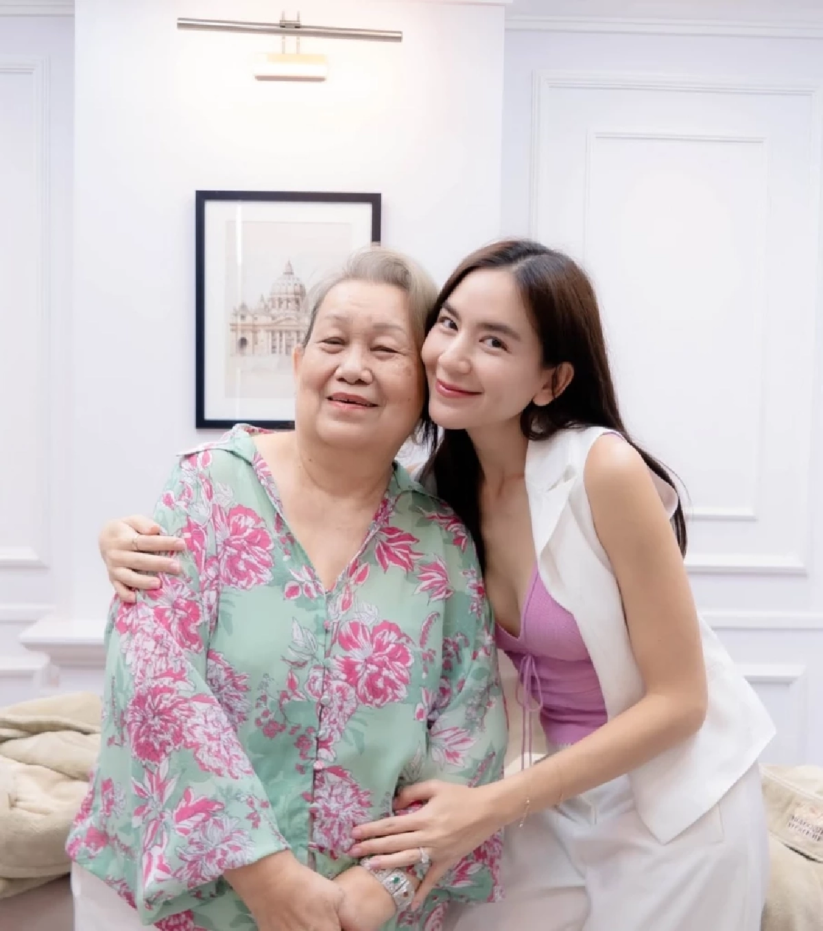 สุดเศร้า \"พลอย ชิดจันทร์\" แจ้งข่าวสูญเสียครั้งใหญ่ เพื่อนดารา แฟนคลับแห่ส่งกำลังใจ