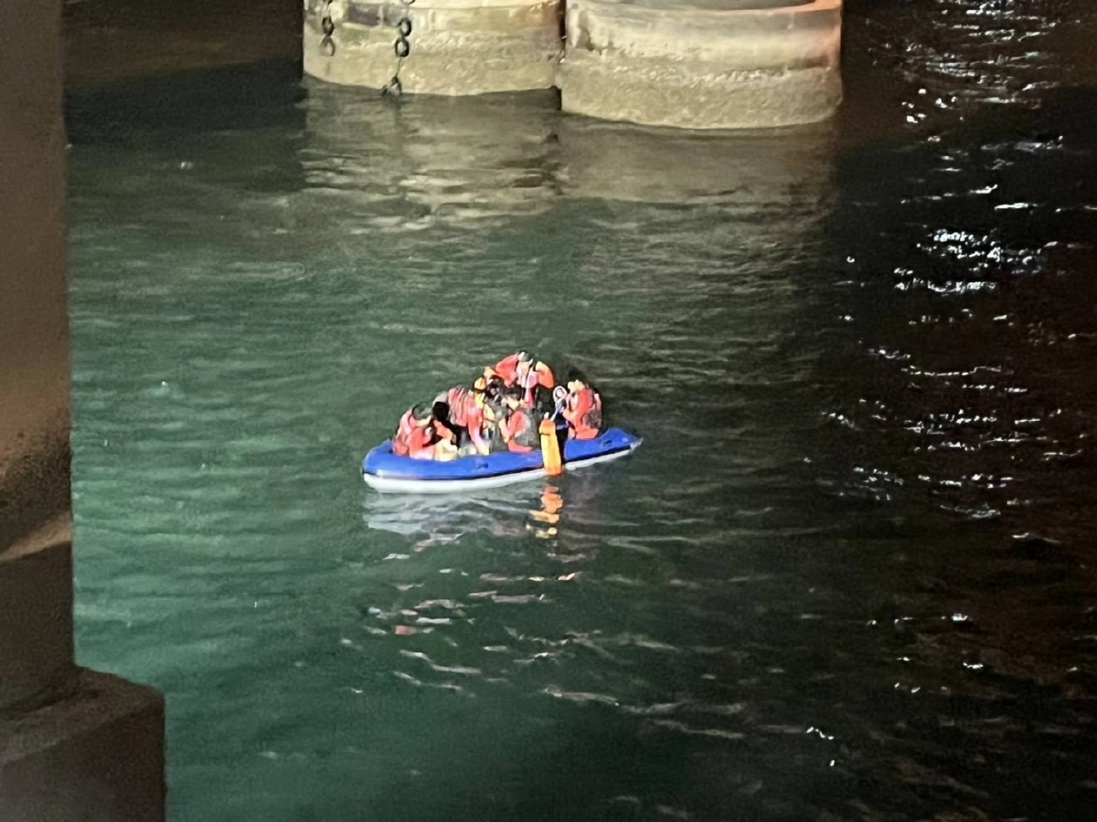 พบแล้ว ชายขับกระบะ พุ่งตกสะพานสารสิน จมหาย เตรียมกู้รถขึ้นจากทะเล