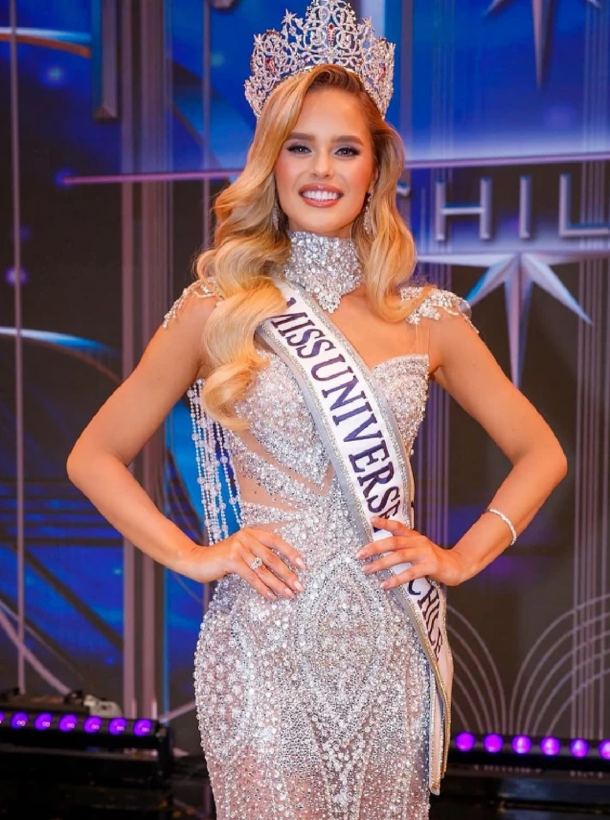 ดราม่าฉาว "มิสยูนิเวิร์สชิลี" โพสต์คลิป "สูดแป้ง" ก่อนก้มหน้าขอโทษ