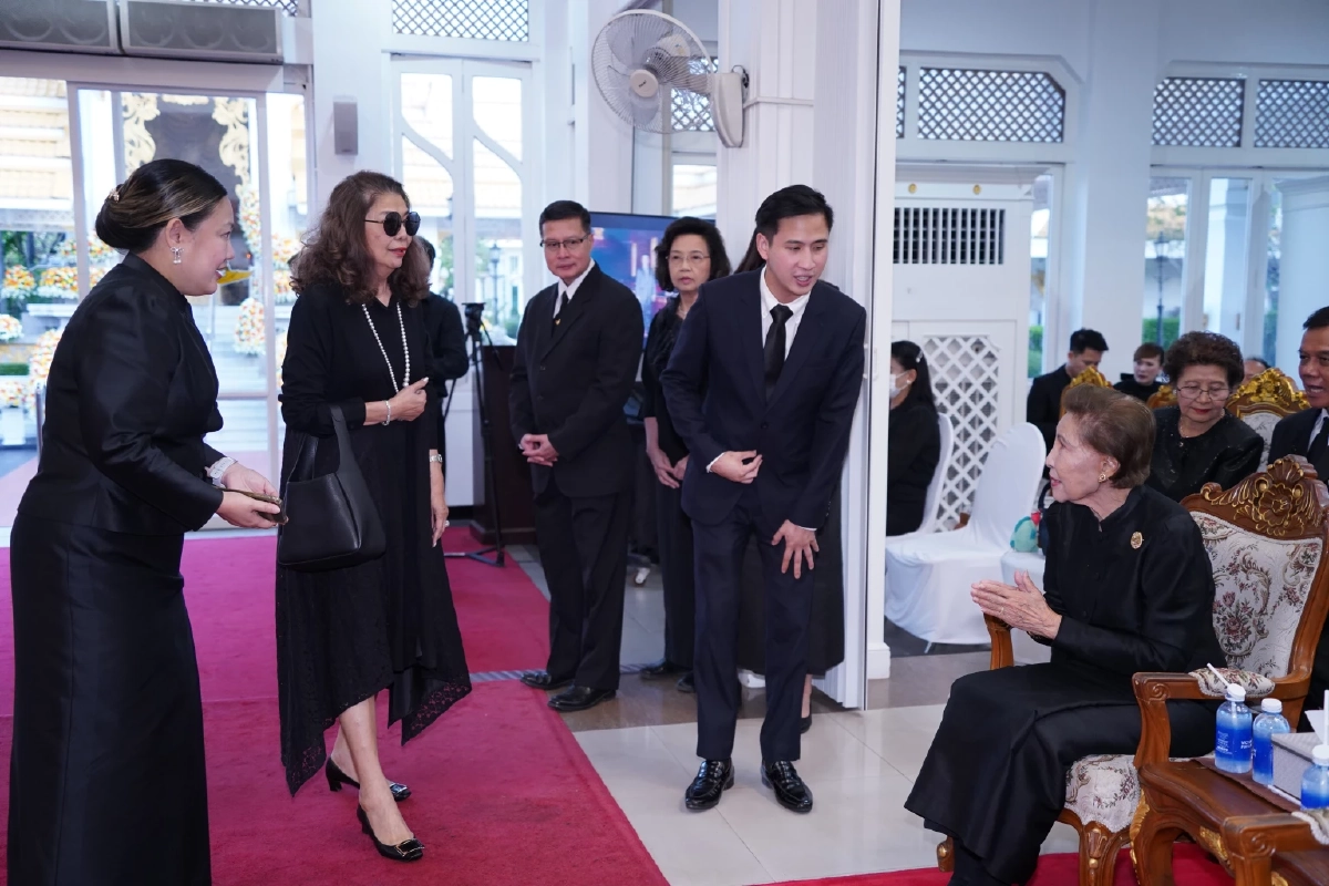 พรรคเพื่อไทย เป็นเจ้าภาพสวดพระอภิธรรมศพ พล.ต.ท. วิโรจน์ เปาอินทร์ อดีตหัวหน้าพรรคเพื่อไทย