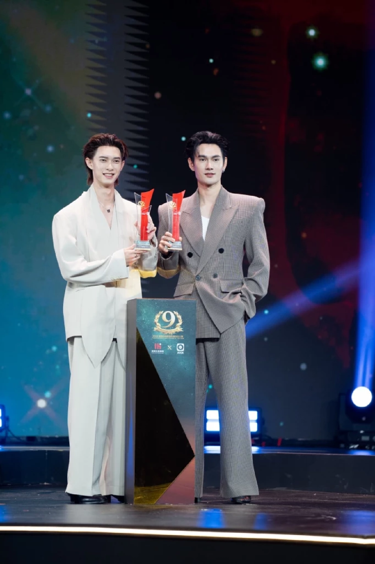 'พูห์ - พาเวล และ ลูกหมี – ซอนญ่า'ขนทัพ CHANGE2561 คว้ารางวัล Thailand Headlines