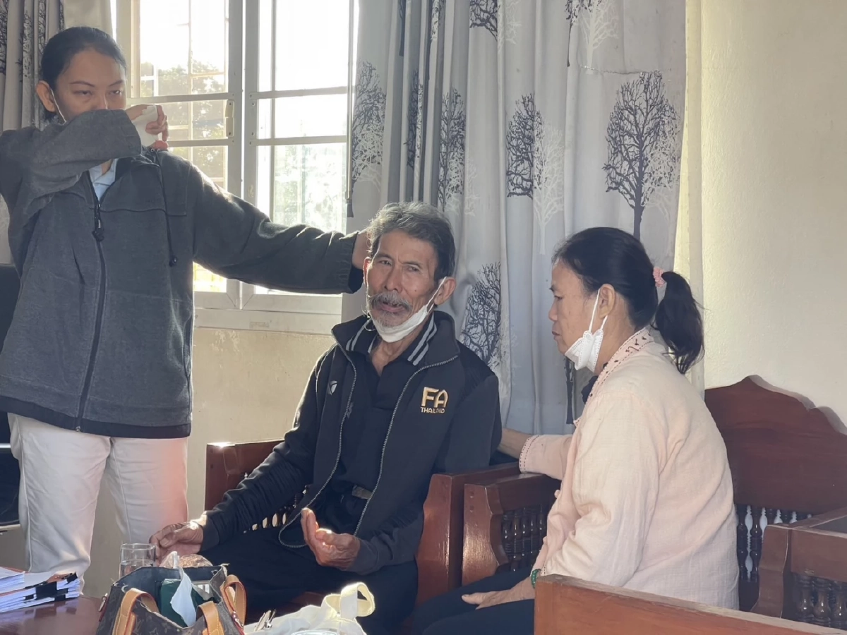 ตายายลำปาง ร้องทุกข์ ตัดไม้ 1 ต้น ถูกผู้นำหมู่บ้านแจ้งจับ ปรับหลักแสน