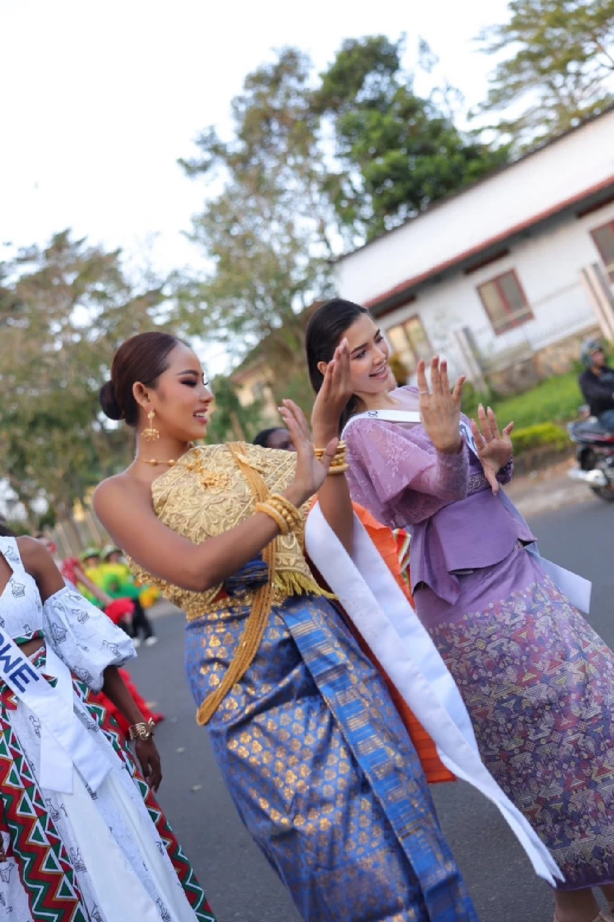 นางงามเขมร "เคลมชุดไทย" อ้างสืบทอดมาแต่โบราณ ยัน! ชุดราชวงศ์เขมร?