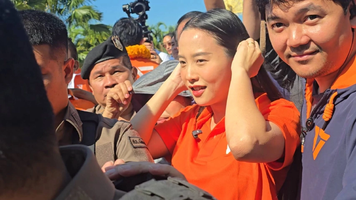 "ไอซ์ รักชนก" ตอบแล้ว รู้ยัง?มีทหารไว้ทำไม