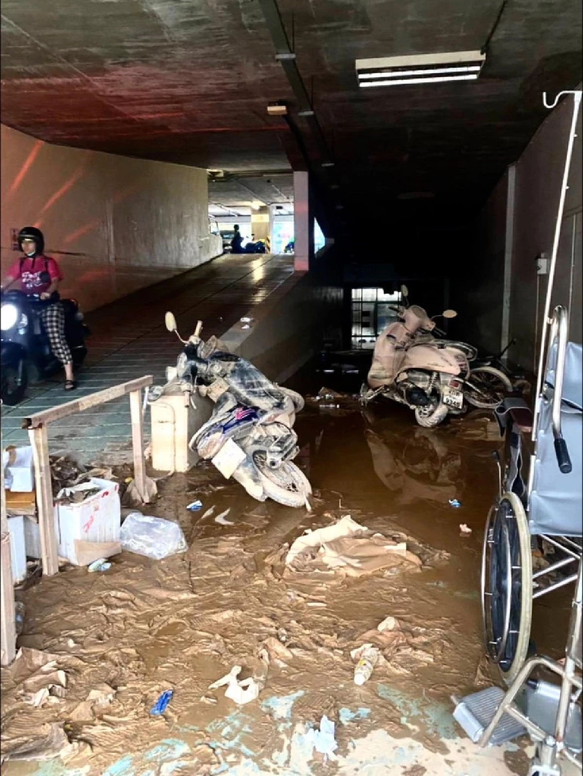 รพ.หาดใหญ่ จมบาดาล! เครื่องมือแพทย์พังเสียหาย 1,000 ล้าน เช็กช่องทางบริจาคได้ที่นี่