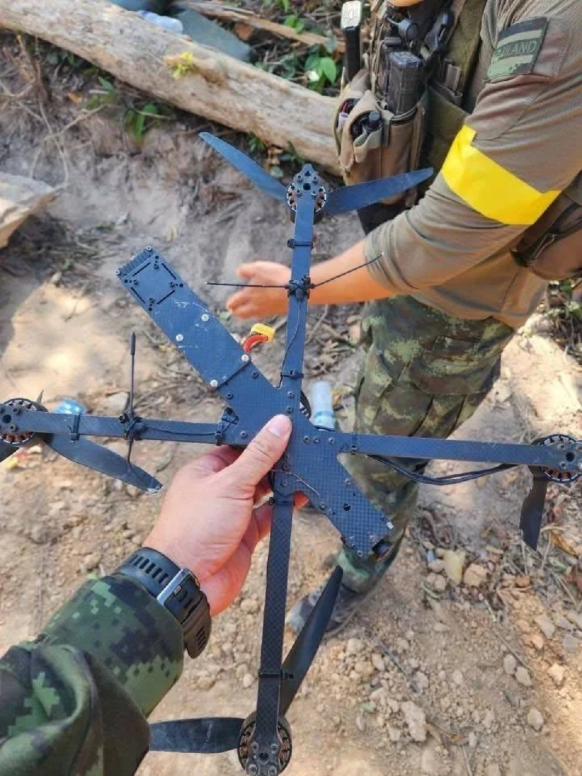 ทัพภาค 2 พบโดรนติด ค.82 ลอบโจมตีช่องอานม้า คาดจ้างต่างชาติบังคับ