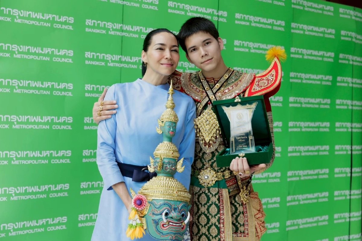 "มาโก้ ศิลา" ลูกชาย "ลอร่า ศศิธร" โตเป็นหนุ่มแล้ว แถมชื่นชอบศิลปะโขน