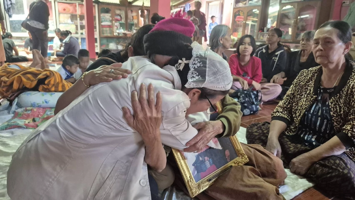 แม่กอดรูปร้องไห้แทบขาดใจ วอนนำร่าง "จ่าเริง" ออกจากสนามรบ