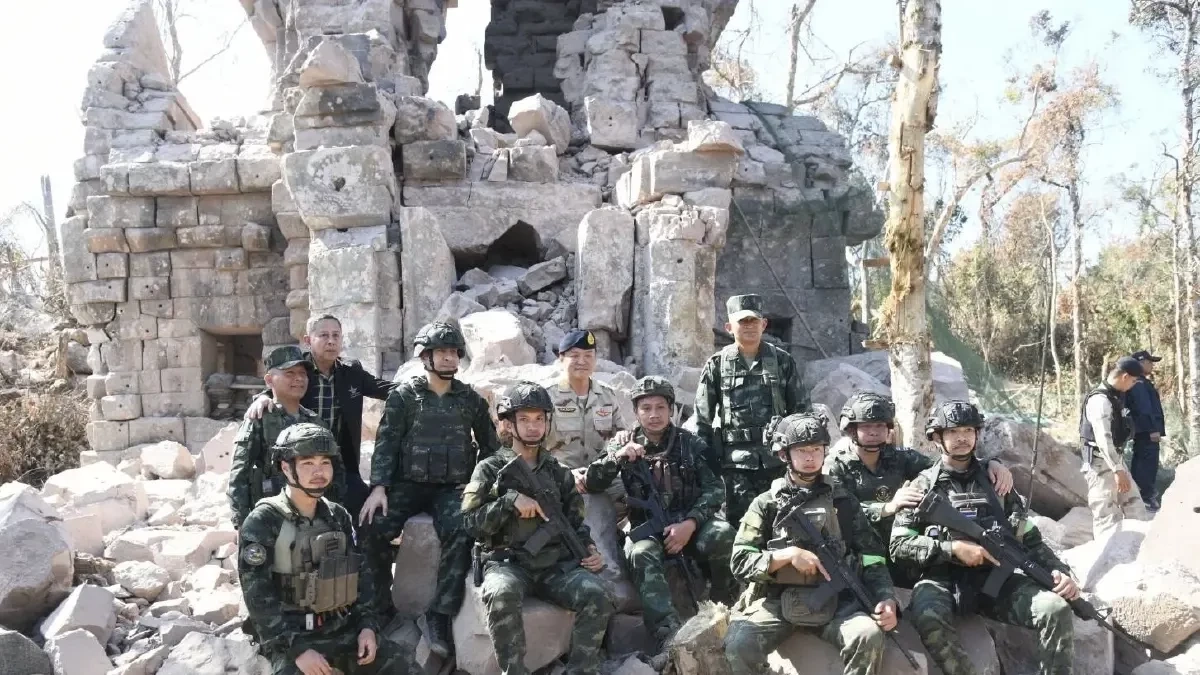 "อนุทิน" ขึ้นปราสาทตาควาย-เนิน 350 ยกมือไหว้เคารพจุดวีรชนพลีชีพ