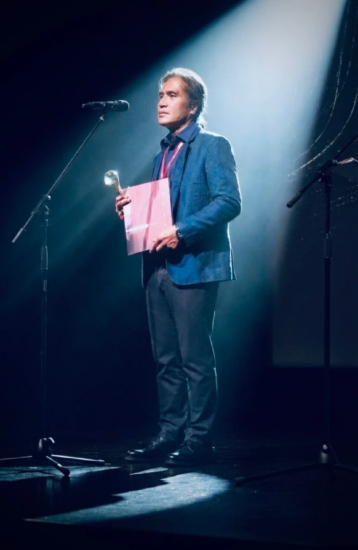 ผงาดเวทียุโรป! "เป็ด วีระศักดิ์" รับรางวัลใหญ่ หนังสั้น "ยังรักกัน" ชนะเลิศ