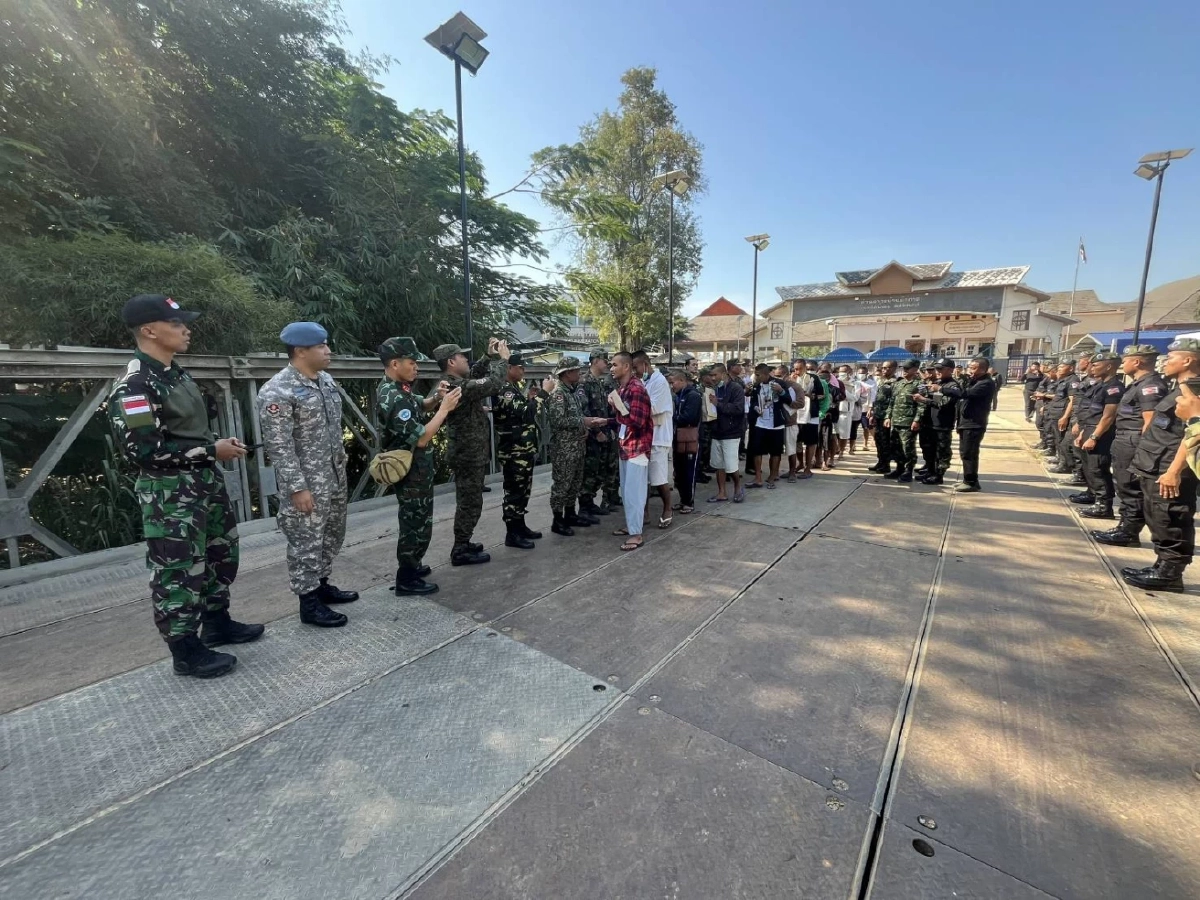 ฝ่ายไทย ปล่อยตัว "ทหารกัมพูชา" จำนวน 18 นาย หลังหยุดยิง 72 ชั่วโมง