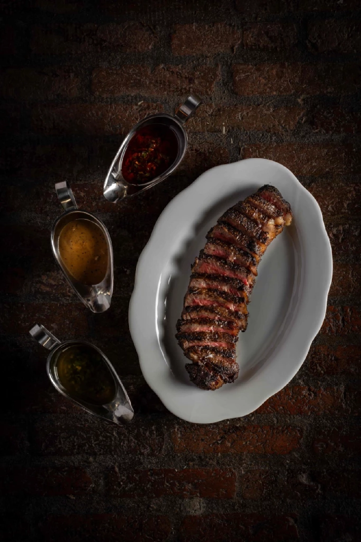 แลนด์มาร์คใหม่ทองหล่อ! สเต็กเฮาส์อาร์เจนตินาแท้ ในปราสาทหินย้อนยุค 1950