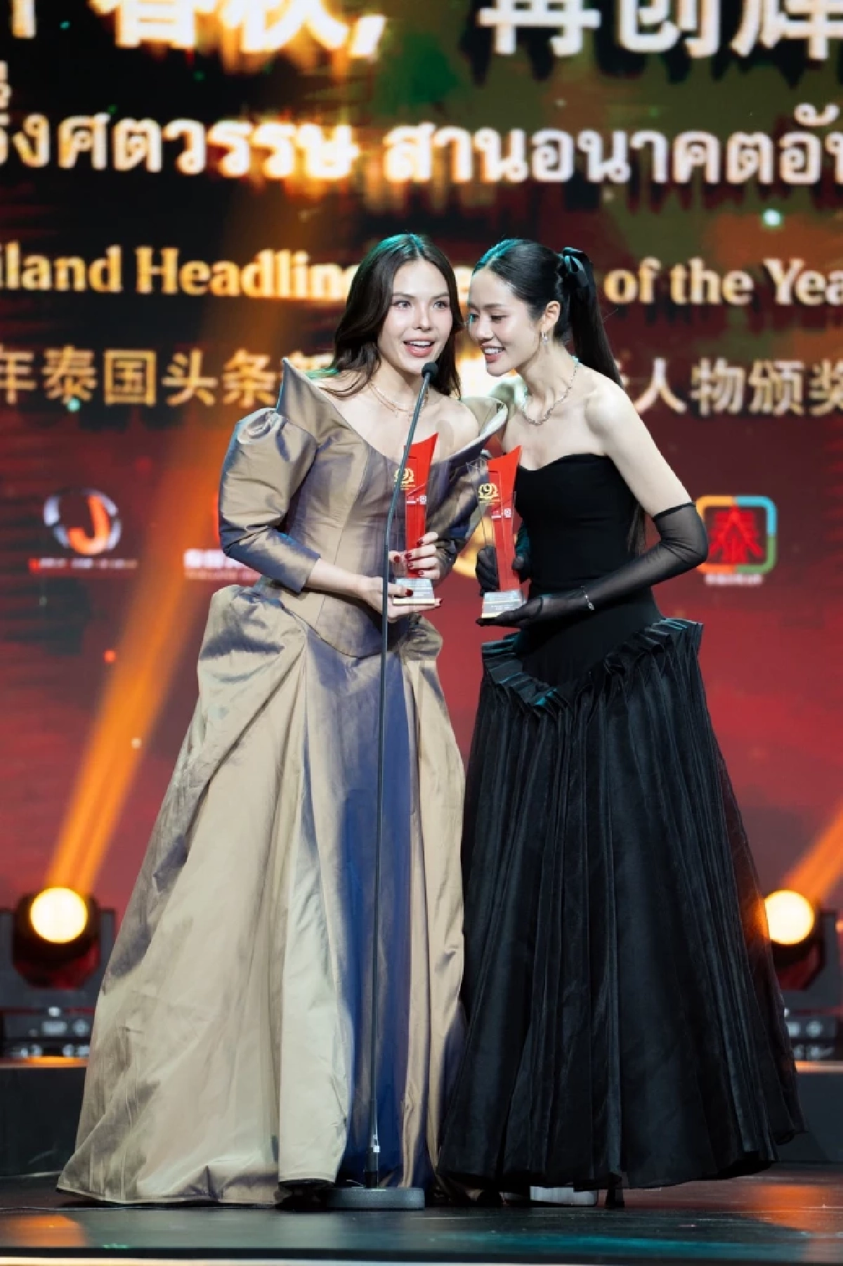 'พูห์ - พาเวล และ ลูกหมี – ซอนญ่า'ขนทัพ CHANGE2561 คว้ารางวัล Thailand Headlines