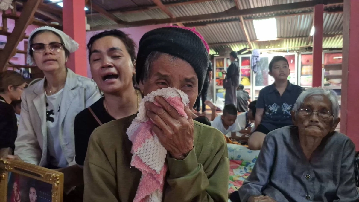 แม่กอดรูปร้องไห้แทบขาดใจ วอนนำร่าง "จ่าเริง" ออกจากสนามรบ