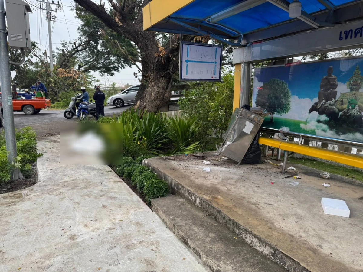 กระบะเสียหลัก ชนหญิงยืนรอรถเมล์ เสียชีวิต คนขับขอโทษ ไม่ได้ตั้งใจ