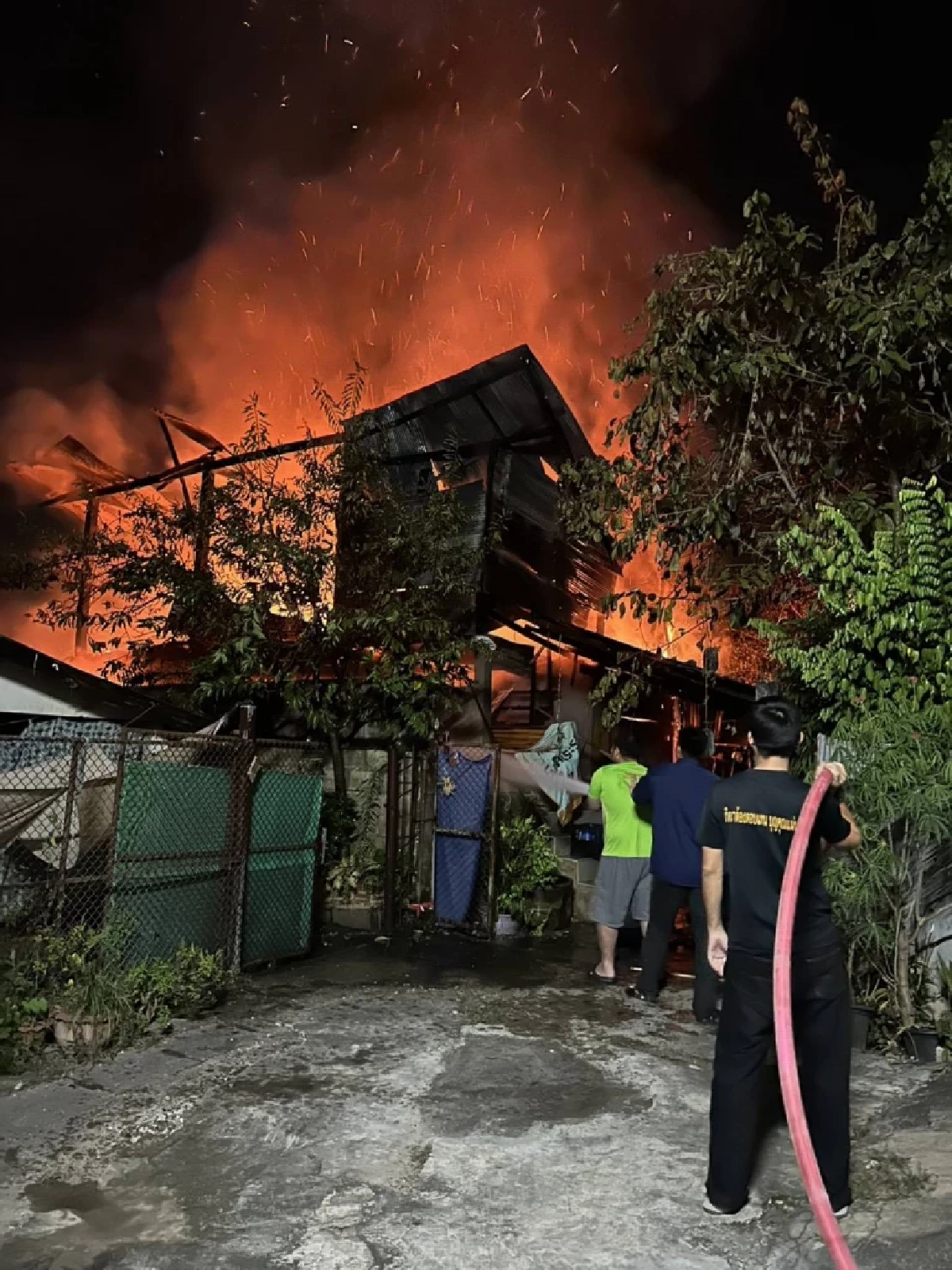 เมีย เผยนาทีสุดท้ายสามีบอก \"พรุ่งนี้ค่อยไปเอาเบี้ยผู้สูงอายุ\" ก่อนถูกไฟคลอกในกองเพลิง