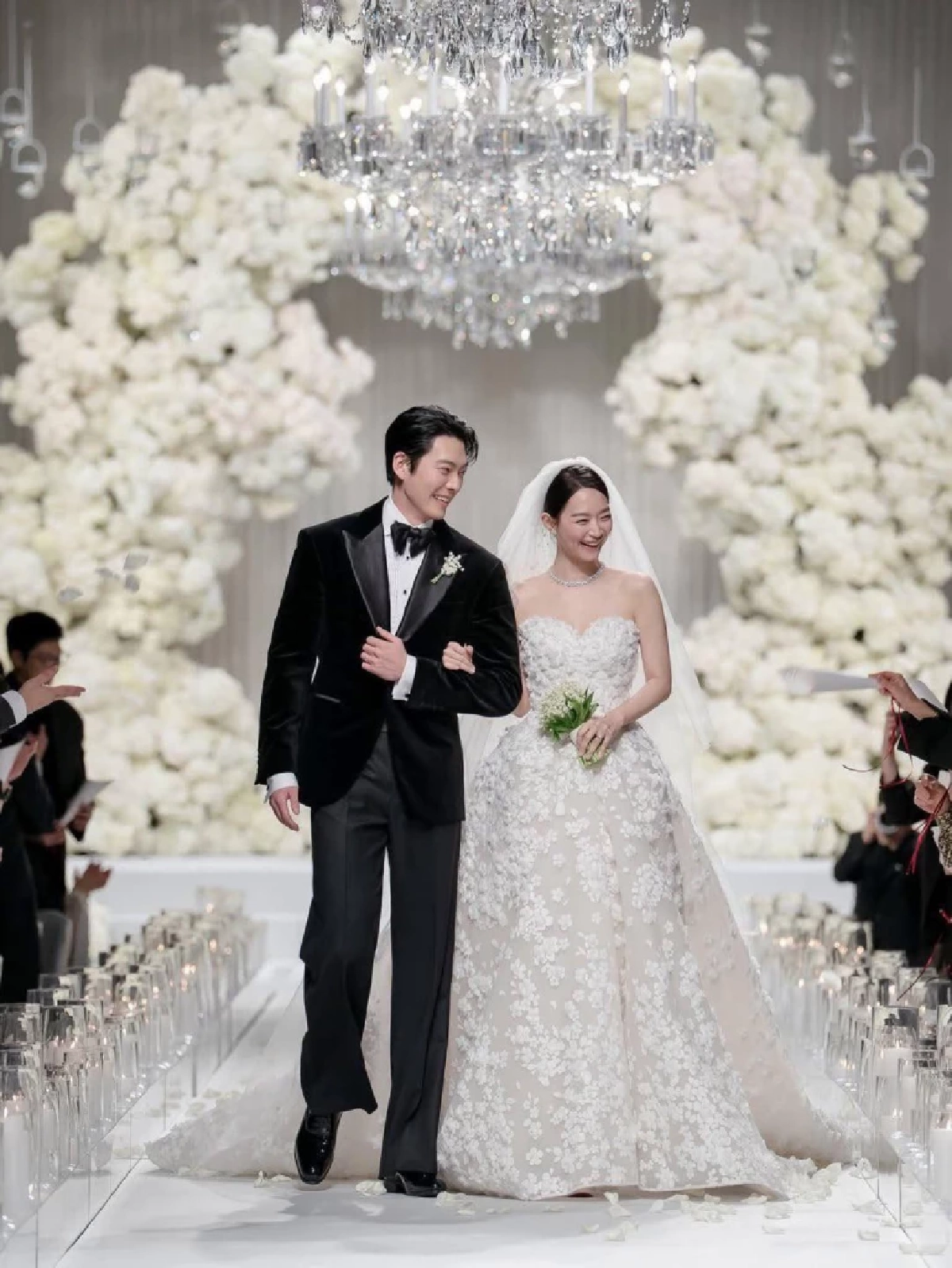 ว้าว! "คิมอูบิน - ชินมินอา" เข้าสู่พิธีวิวาห์ หลังคบหาดูใจกันนานกว่า 9 ปี